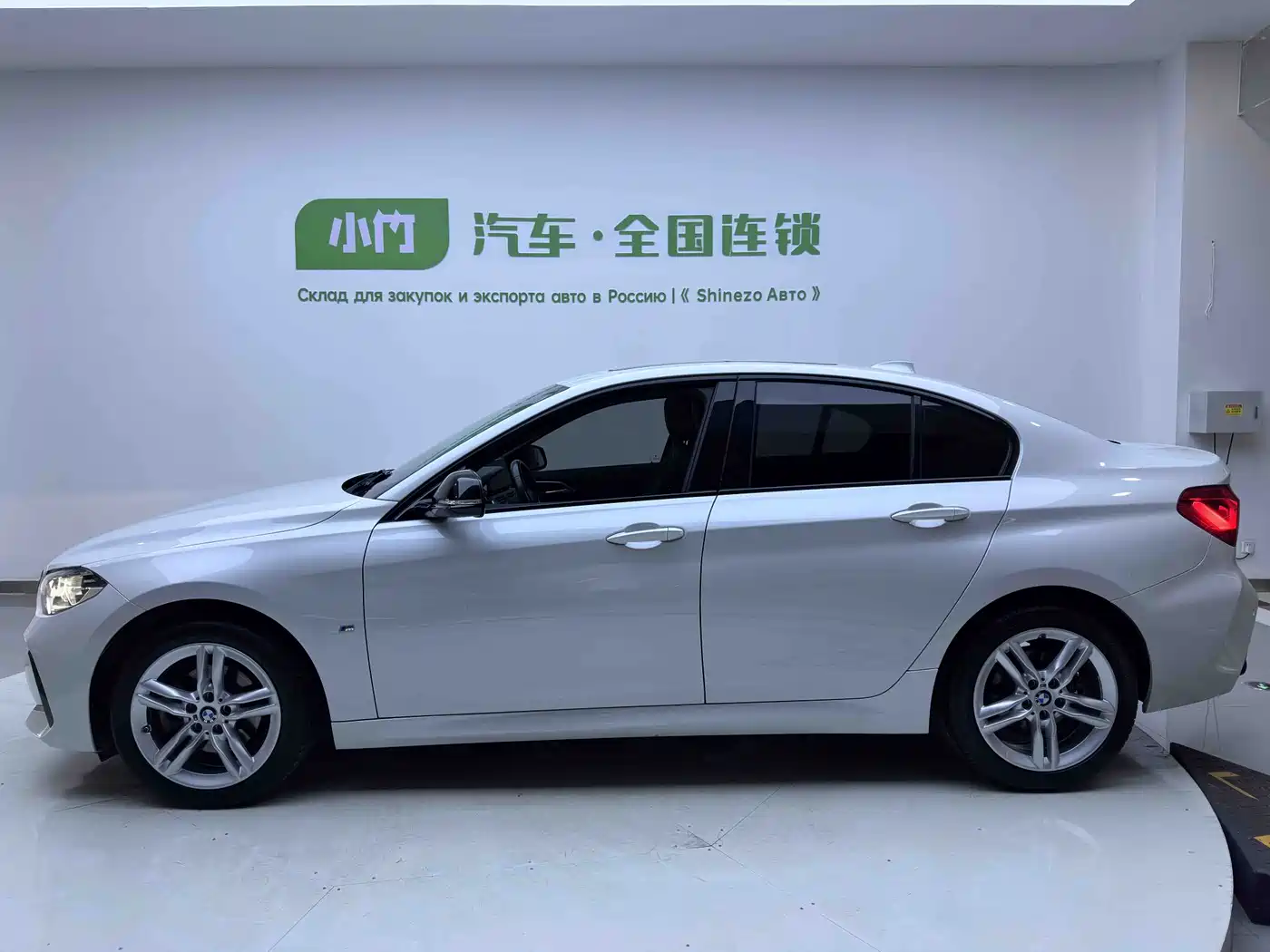 BMW 1 Series 2022 120i M Sport Shadow Edition фото 7