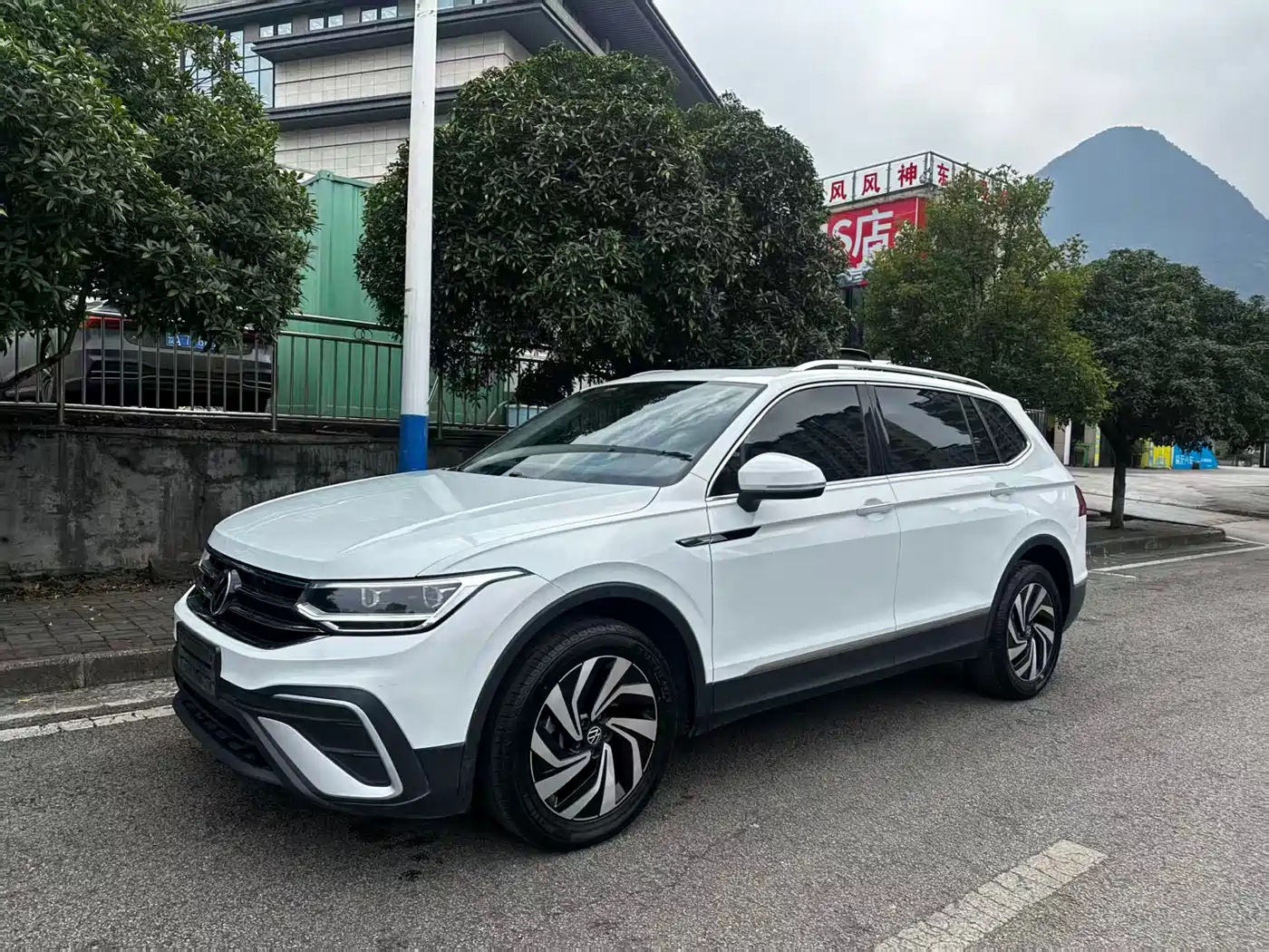 Volkswagen Tiguan L 2023 330TSI Auto 2WD Comfort Edition фото 3