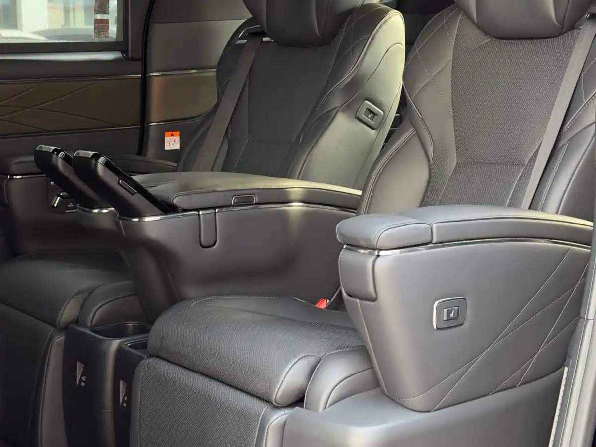 Toyota Alphard 2026
