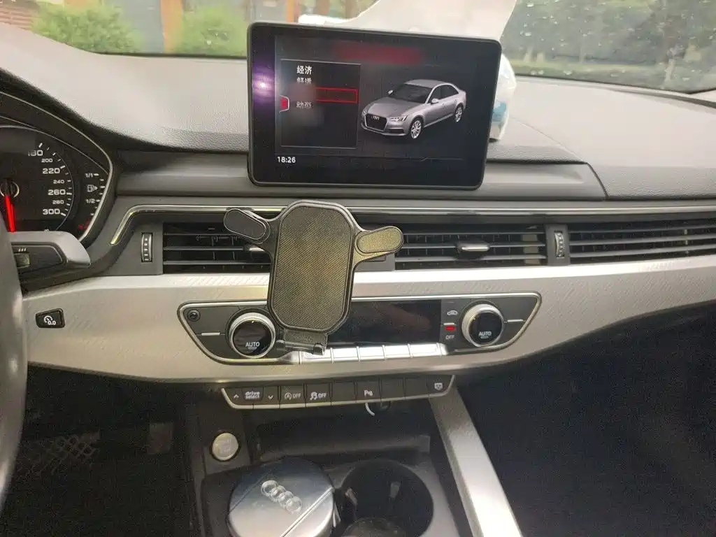 Фото 6 - Audi A4L