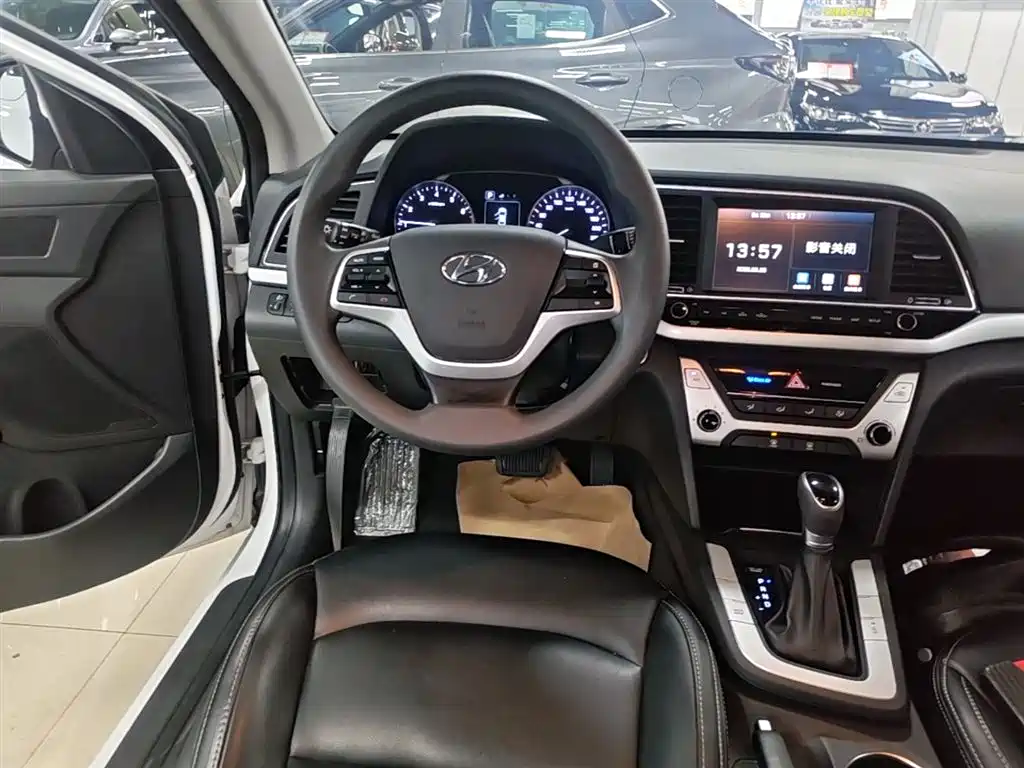 Hyundai Elantra 2016 Model 1.6L Automatic Smart Elite фото 13