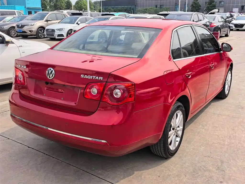 Volkswagen Sagitar 2011 1.6L Auto Comfort фото 4