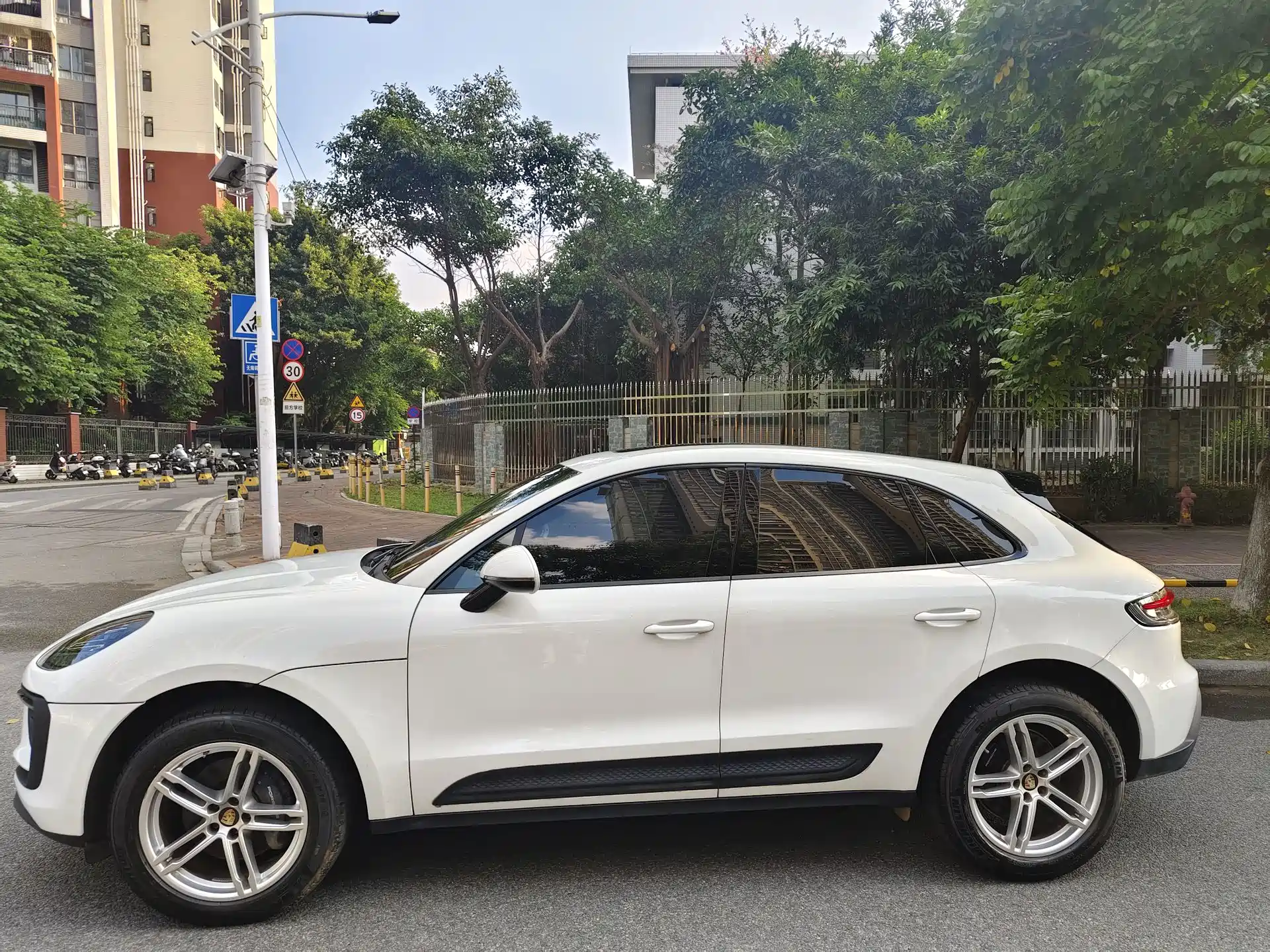 Photo 7 - Porsche Macan