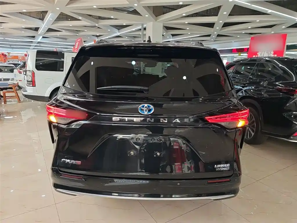Toyota Sienna 2021 2.5L Hybrid Premium Edition фото 6