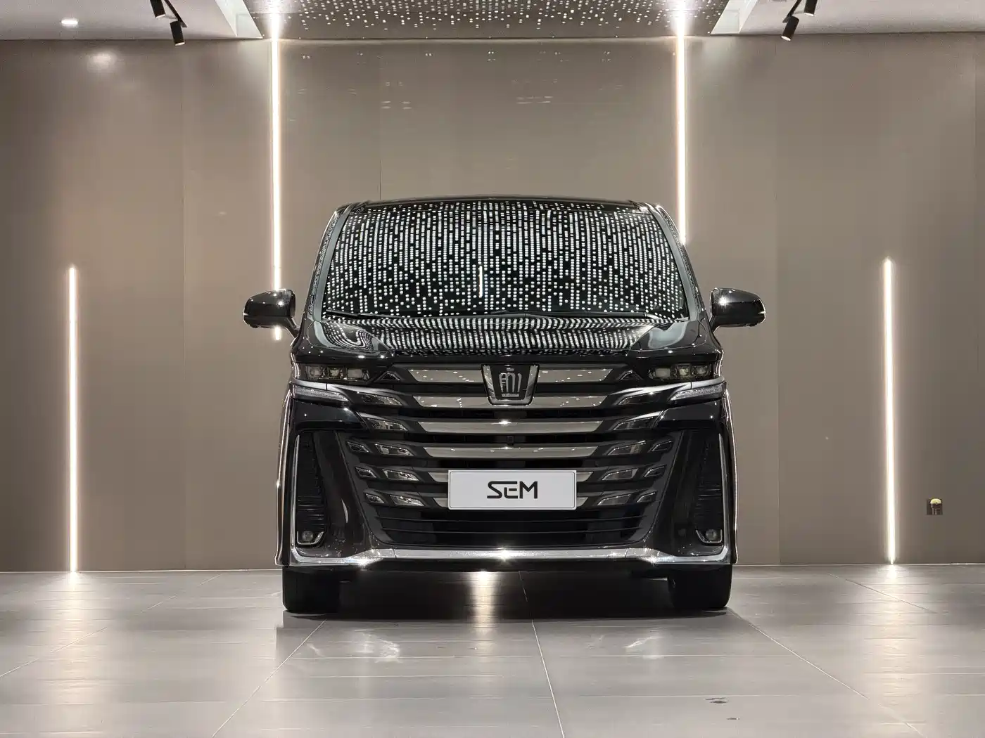 Toyota Vellfire 2024 Crown Hybrid 2.5L Executive Premium Edition фото 2