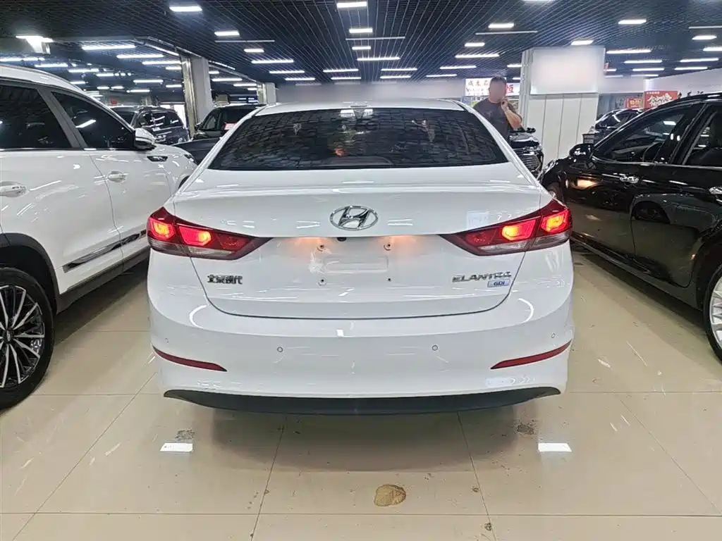 Hyundai Elantra 2016 Model 1.6L Automatic Smart Elite фото 6
