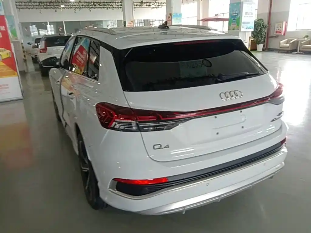 Фото 23 - Audi Q4 e-tron