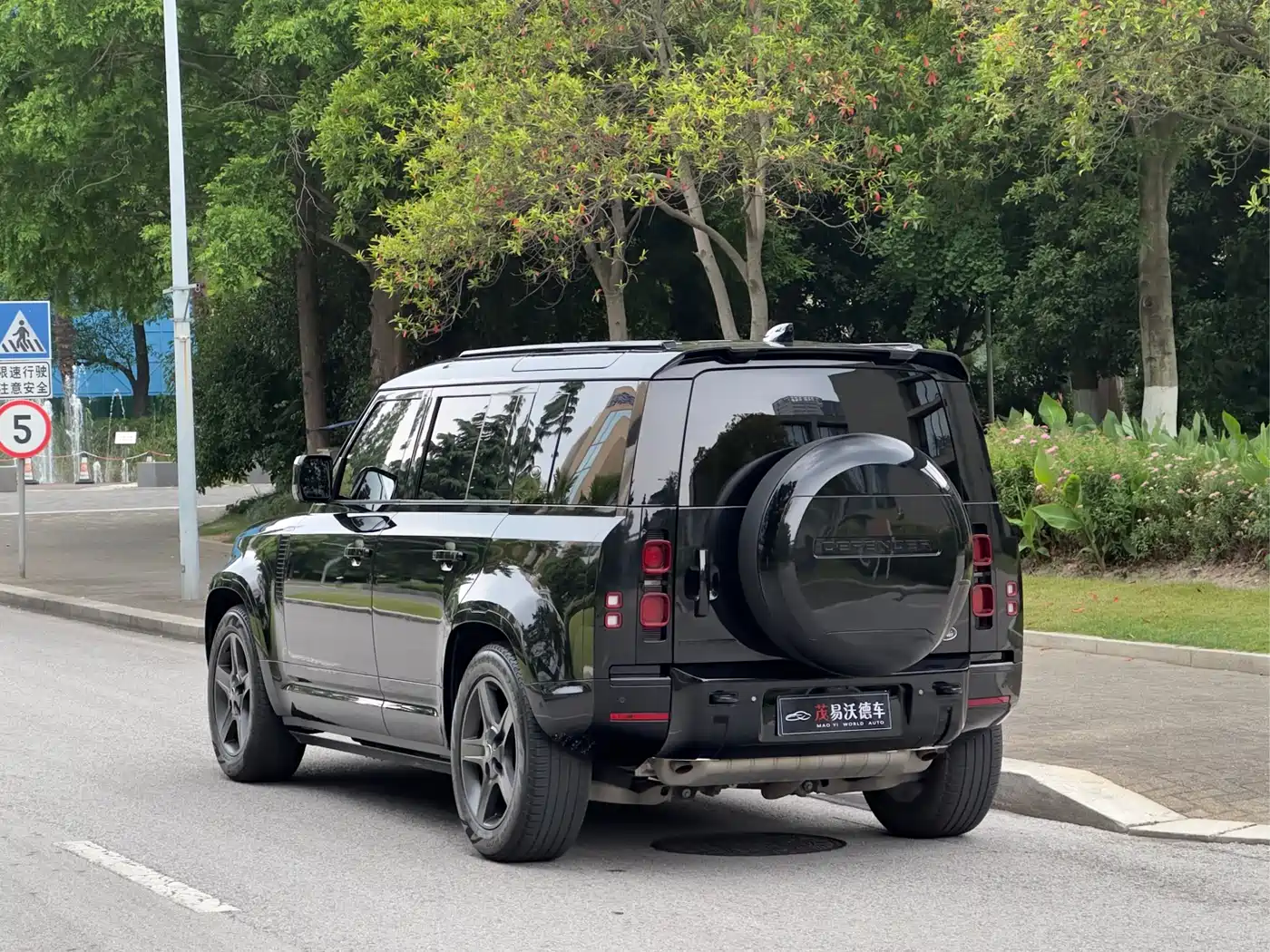 Land Rover Defender 2024 110 3.0T P400 X-DYNAMIC HSE фото 7
