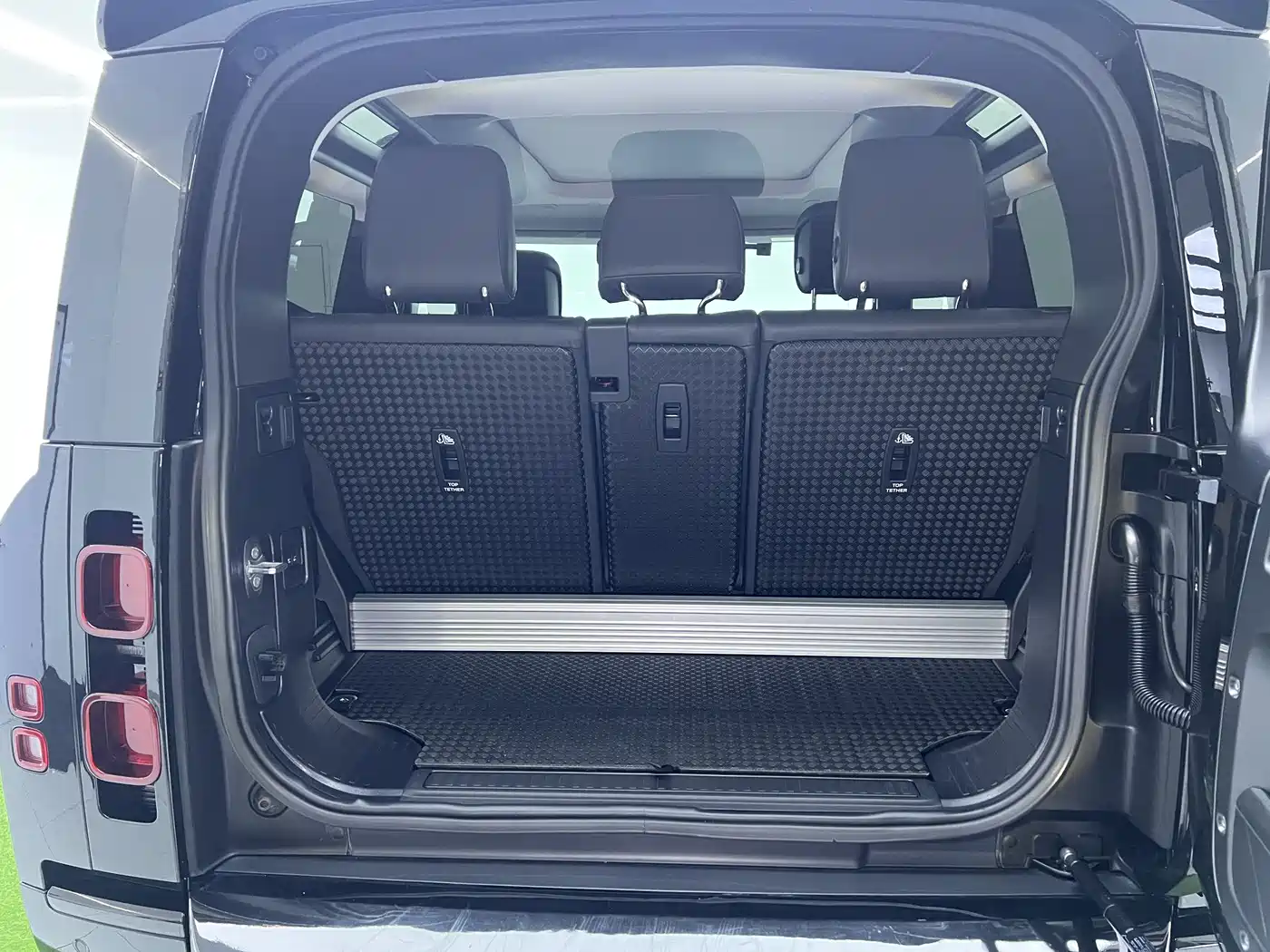 Land Rover Defender 2023 Facelift 90 3.0T P400 XS фото 28