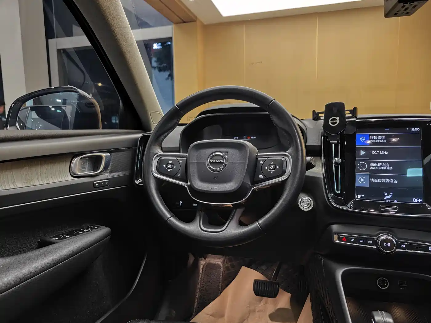 Фото 15 - Volvo XC40