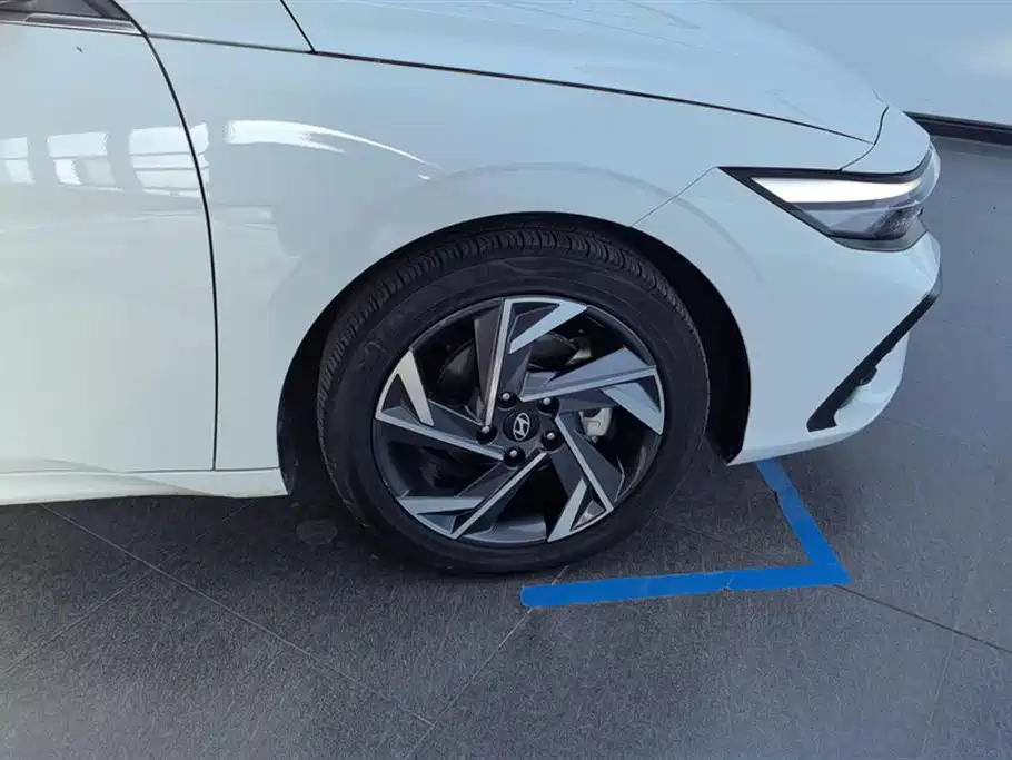 Hyundai Elantra 2023 1.5L CVT GLX Elite Edition фото 6