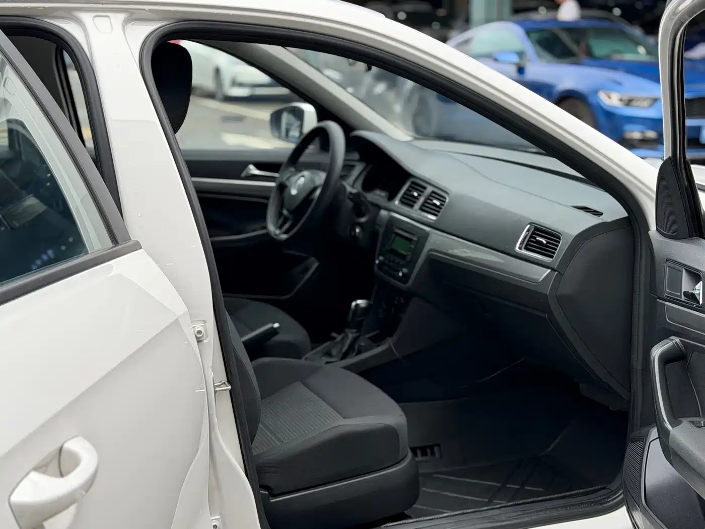 Volkswagen Lavida 2017 1.6L Automatic Trend Edition фото 8