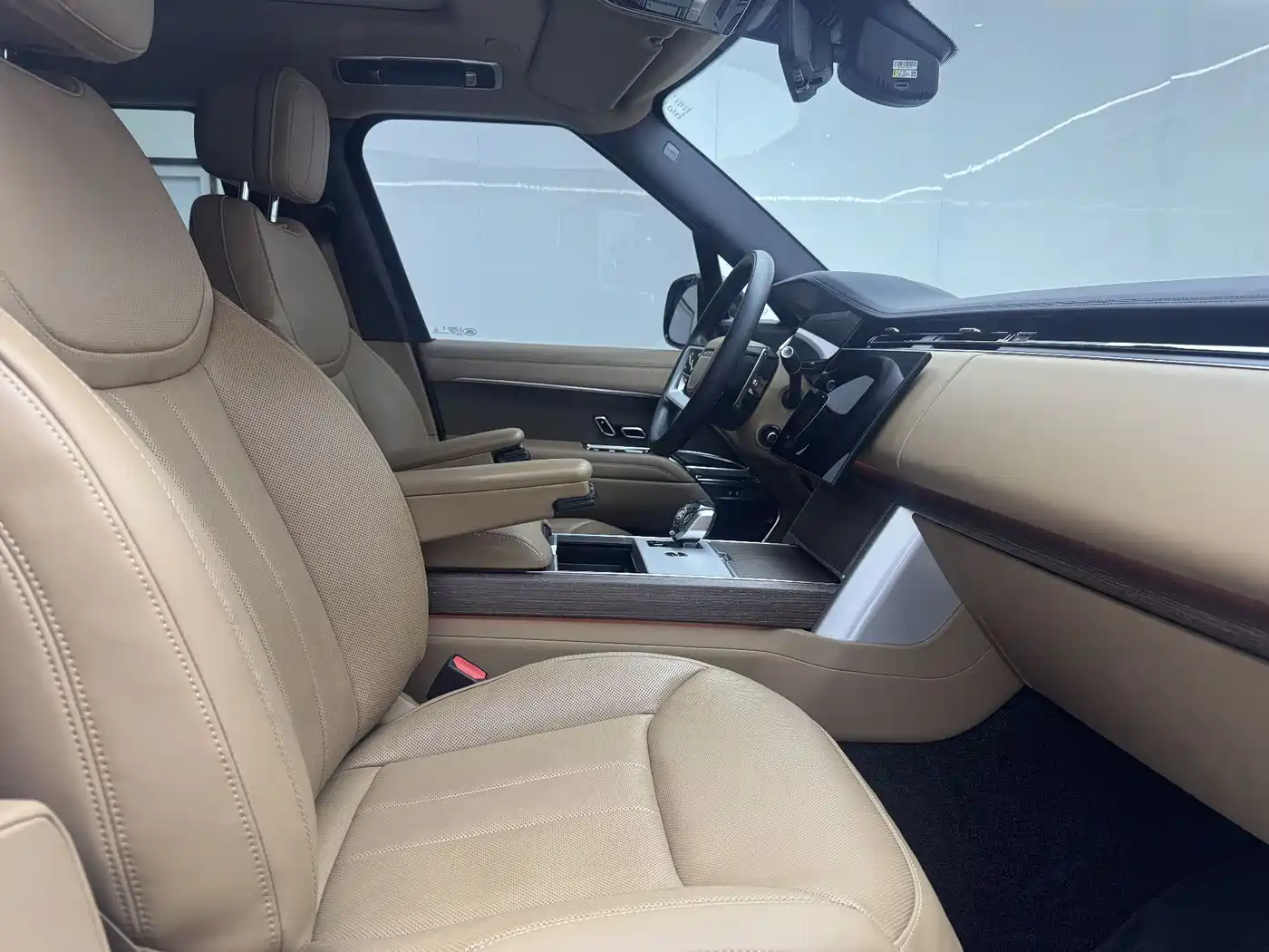 Land Rover Range Rover 2024 3.0 L6 400PS Golden Age Extended 7-Seater фото 21