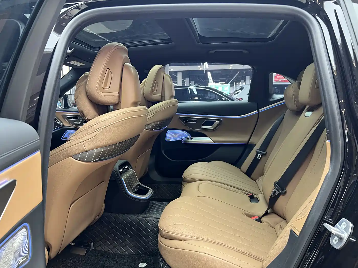 Mercedes-Benz E-Class New Energy 2024 E 350 e L Plug-in Hybrid Sedan фото 17