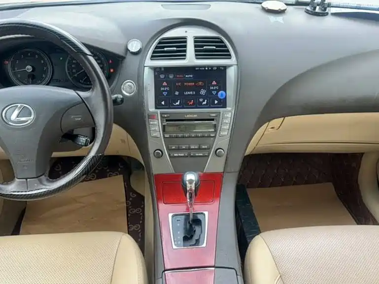 Фото 7 - Lexus ES
