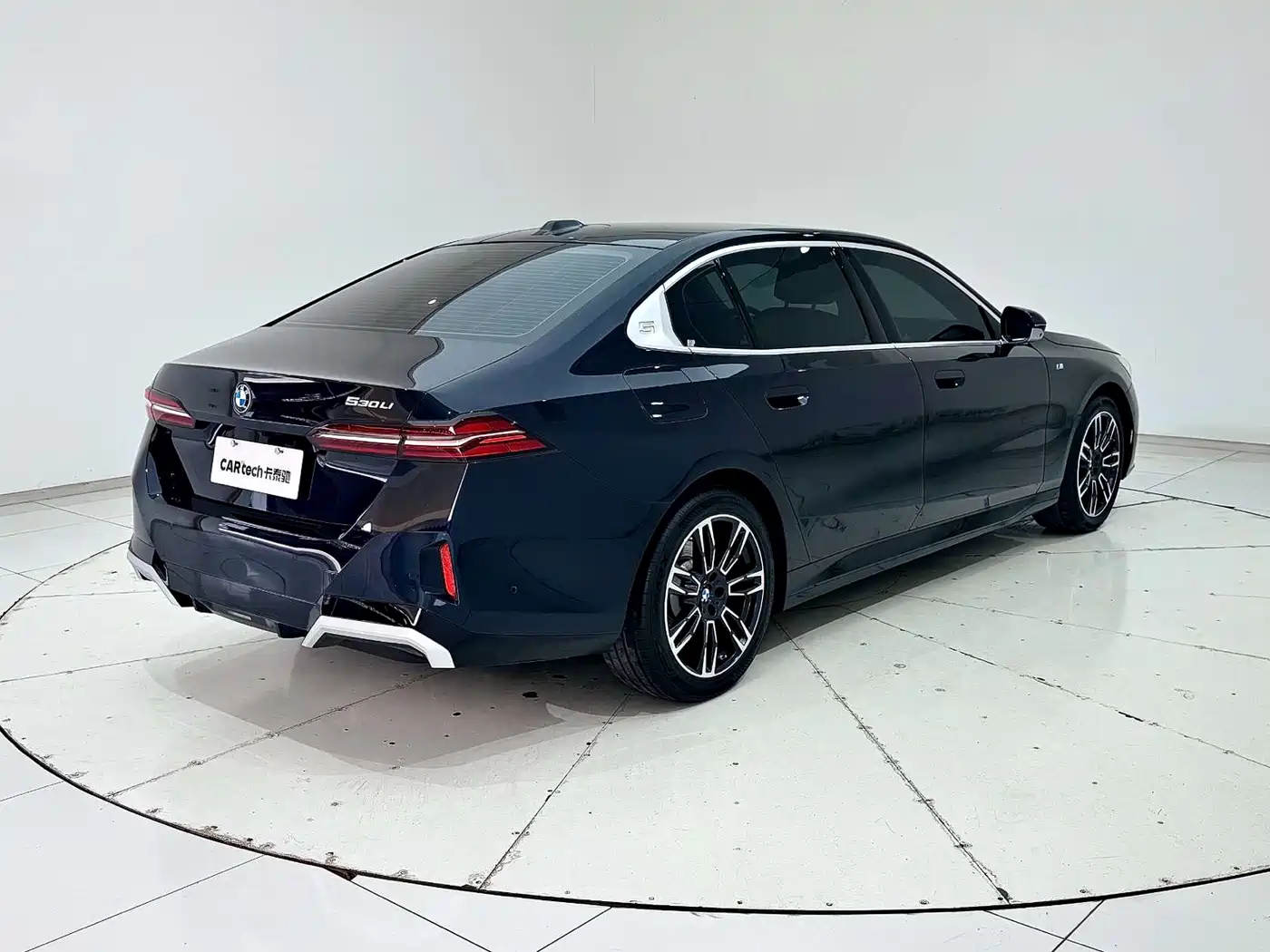 BMW 5 Series 2025 530Li Leading M Sport Package фото 8