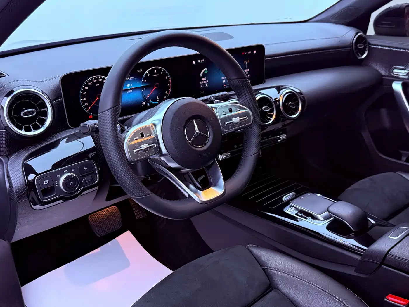 Mercedes-Benz A-Class 2019 Facelift A 200 L Sports Sedan фото 13