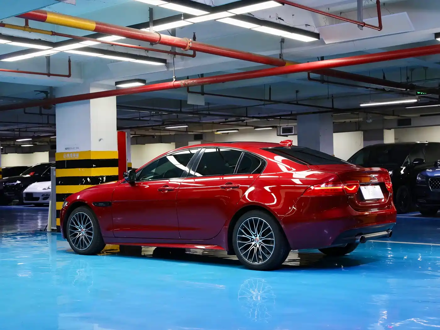 Jaguar XE 2019 2.0T 300PS AWD Landmark Edition фото 3
