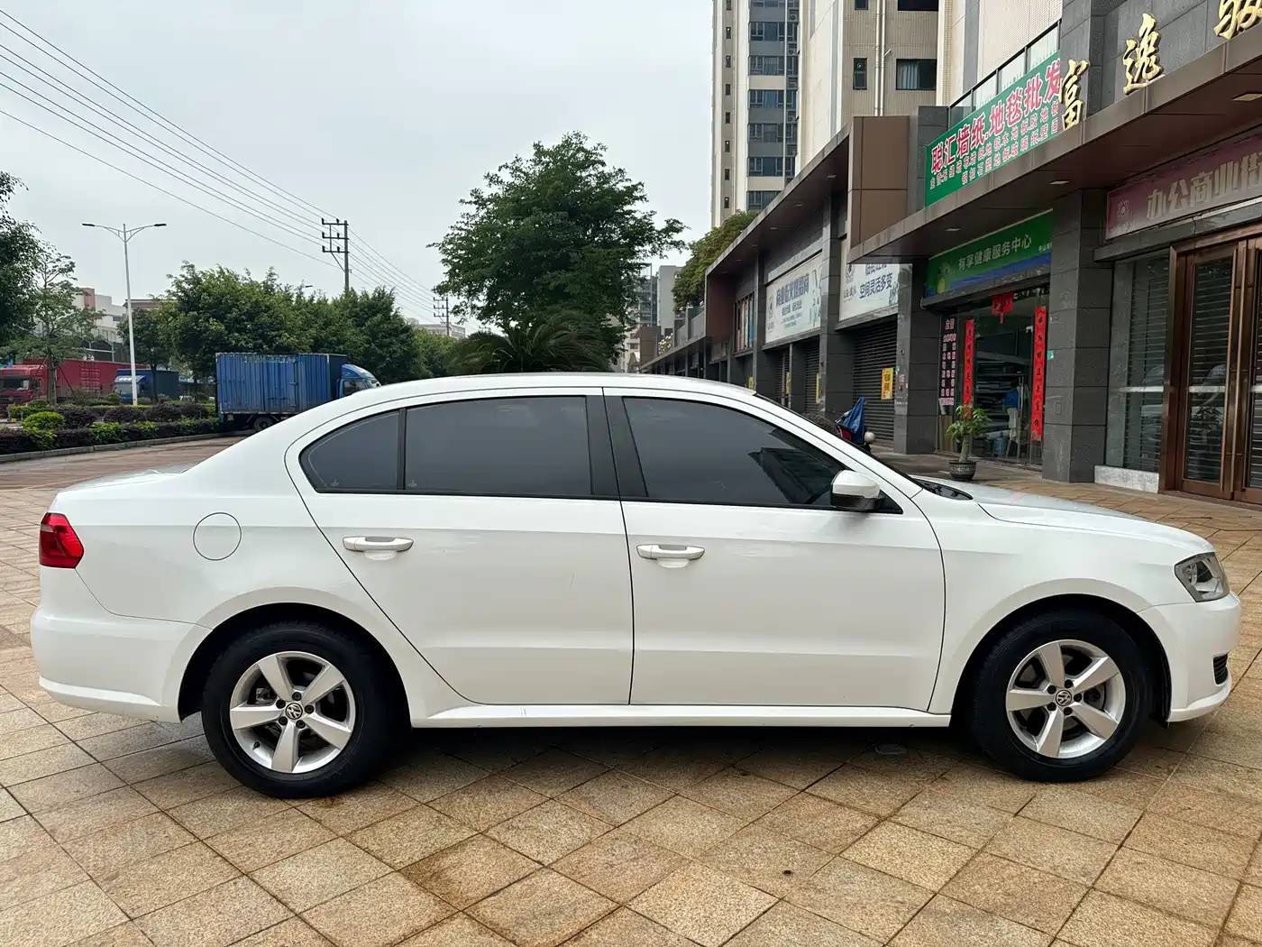 Volkswagen Lavida 2015 1.6L Automatic Trend Edition фото 9