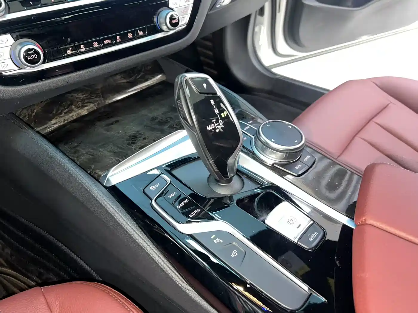BMW 5 Series 2019 530Li Leading M Sport Package фото 16
