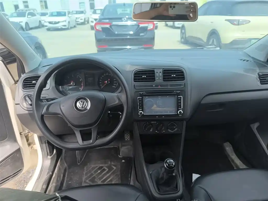 Volkswagen Polo 2016 1.4L Manual Trend фото 10