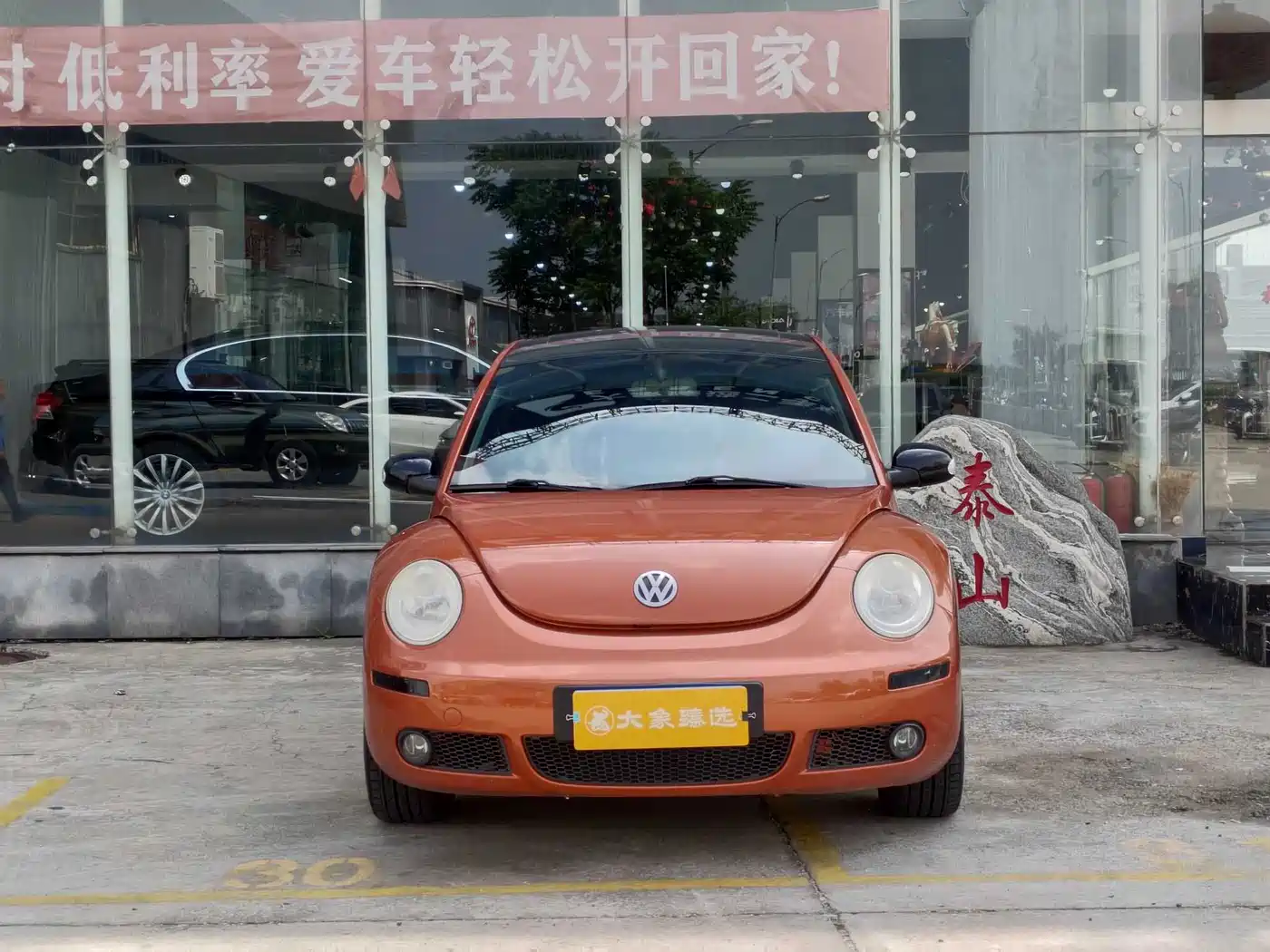 Volkswagen Beetle 2010 Model 2.0 BlackOrange Comfort Edition фото 2