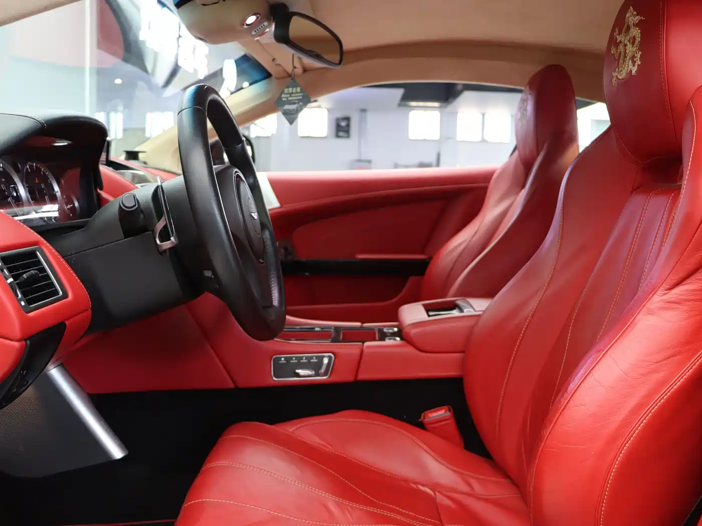 Aston Martin Virage 2012 6.0 Coupe фото 13