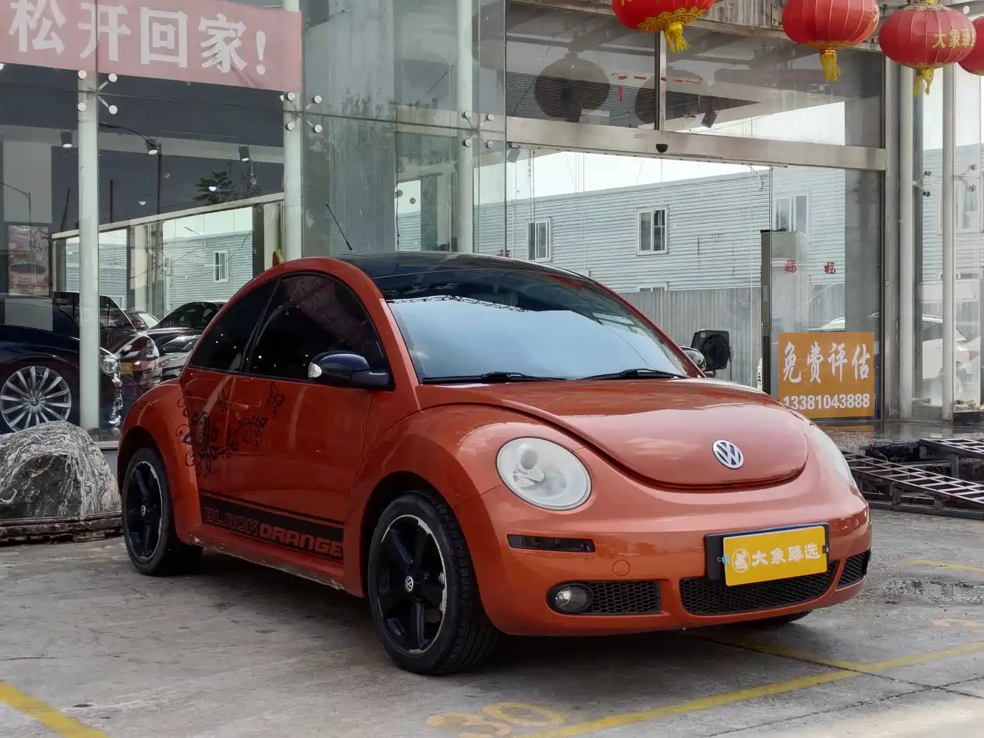 Volkswagen Beetle 2010 Model 2.0 BlackOrange Comfort Edition фото 3