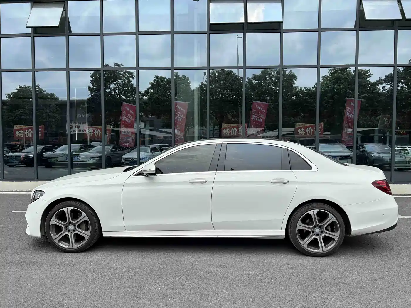 Mercedes-Benz E-Class 2016 E 300 L Sport Fashion Type фото 7