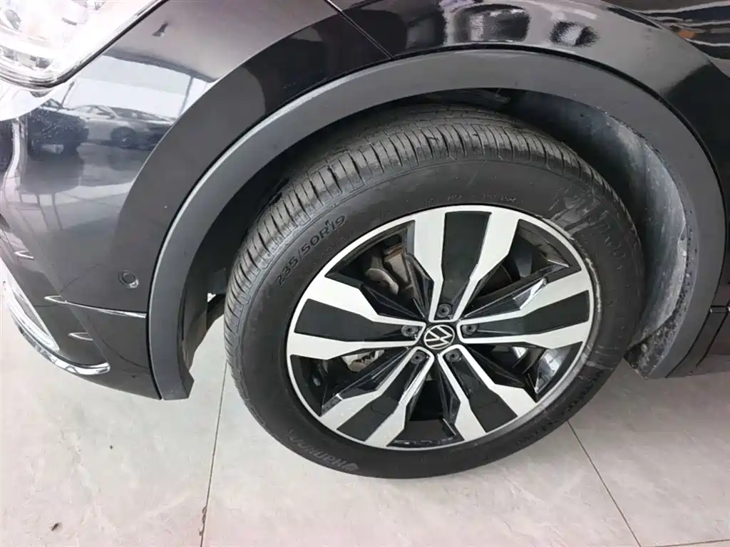 Volkswagen Tiguan L 2024 Outstanding 330TSI Auto 2WD R-Line Dragon Glory Edition фото 23
