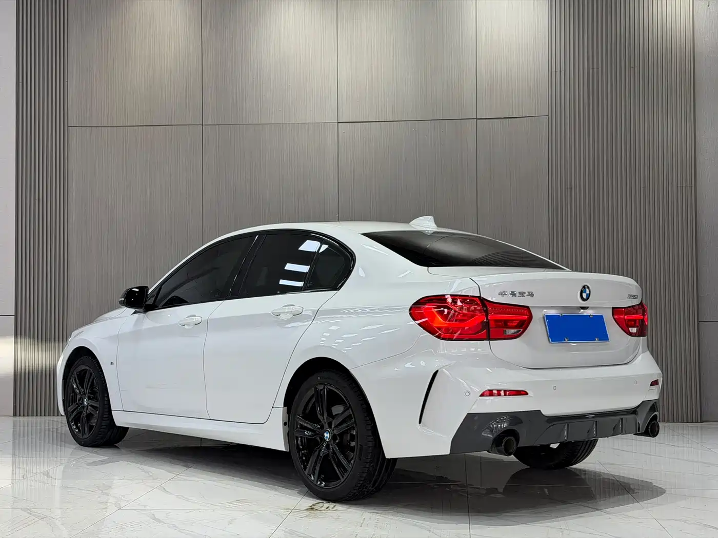 BMW 1 Series 2022 125i M Sport Shadow Edition фото 6