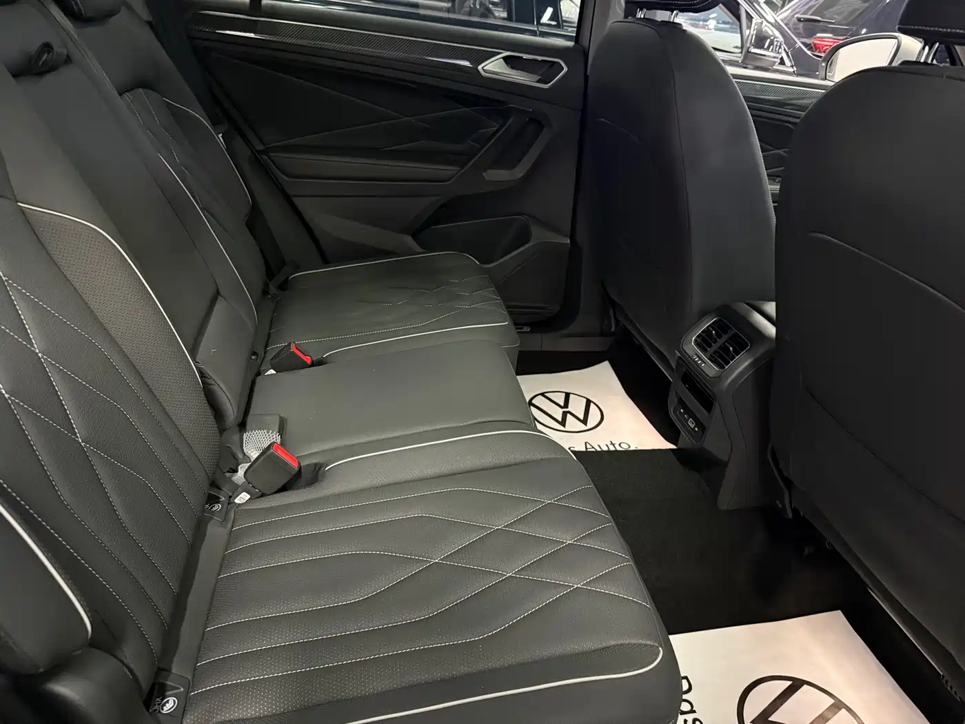 Volkswagen Tiguan L 2022 330TSI Auto 2WD R-Line Premium Edition фото 9