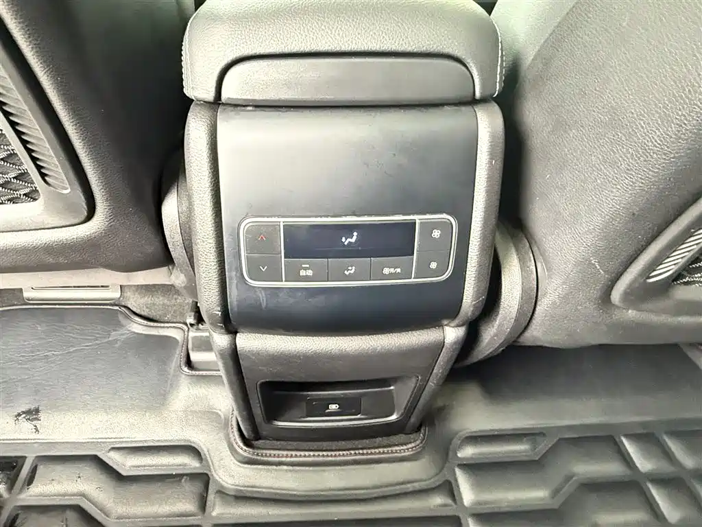 BYD Tang 2018 2.0T Automatic Smart Connection Honor Edition 7-Seater China V фото 16