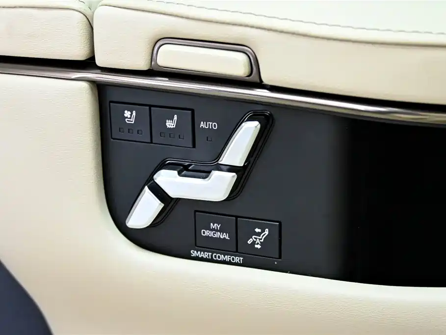 Toyota Vellfire 2024 Crown Hybrid 2.5L Executive Premium Edition фото 34