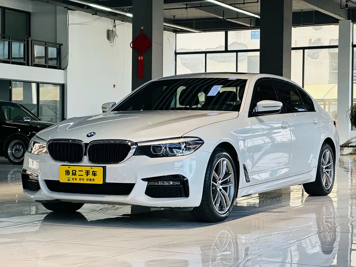 BMW 5 Series 2019 525Li M Sport Package фото 2