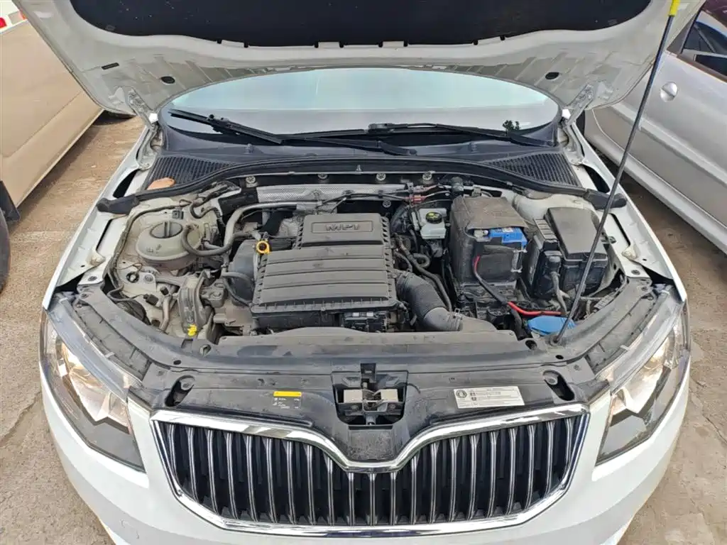 Škoda Octavia 2016 1.6L Automatic Smart Edition фото 20
