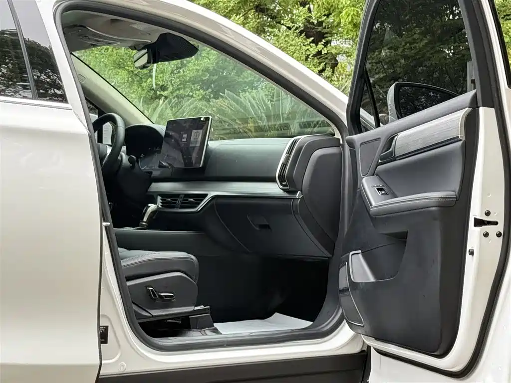 BYD Tang 2018 2.0T Automatic Smart Connection Honor Edition 7-Seater China V фото 23