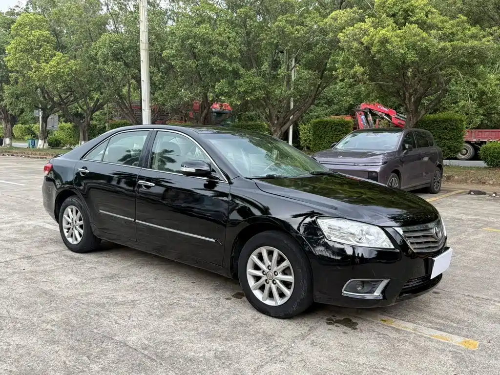 Фото 8 - Toyota Camry