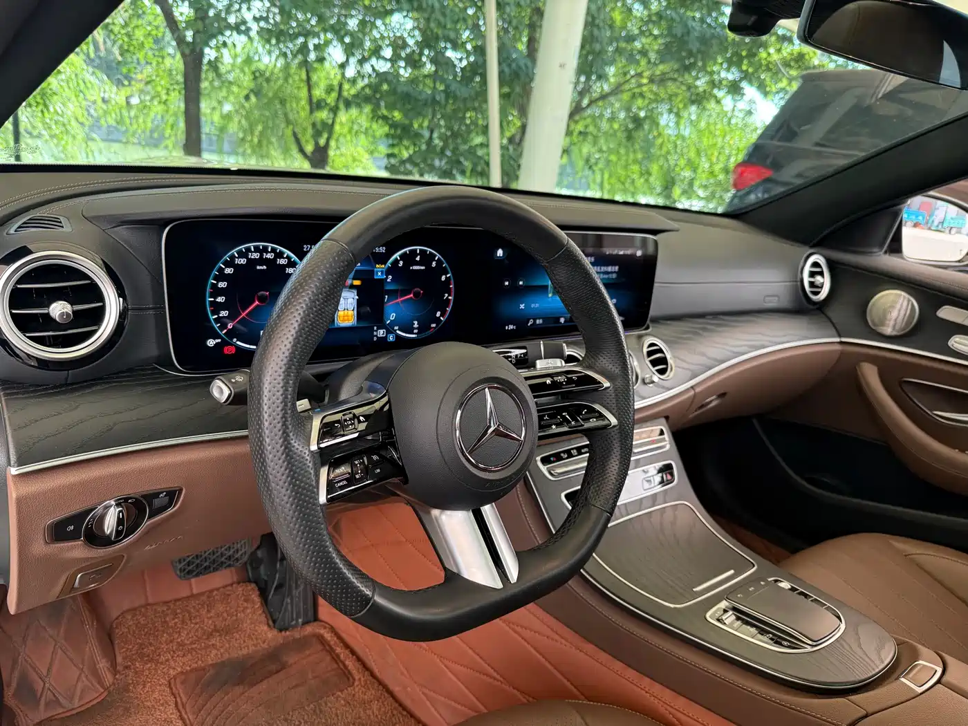 Photo 15 - Mercedes-Benz E-Class (Import)