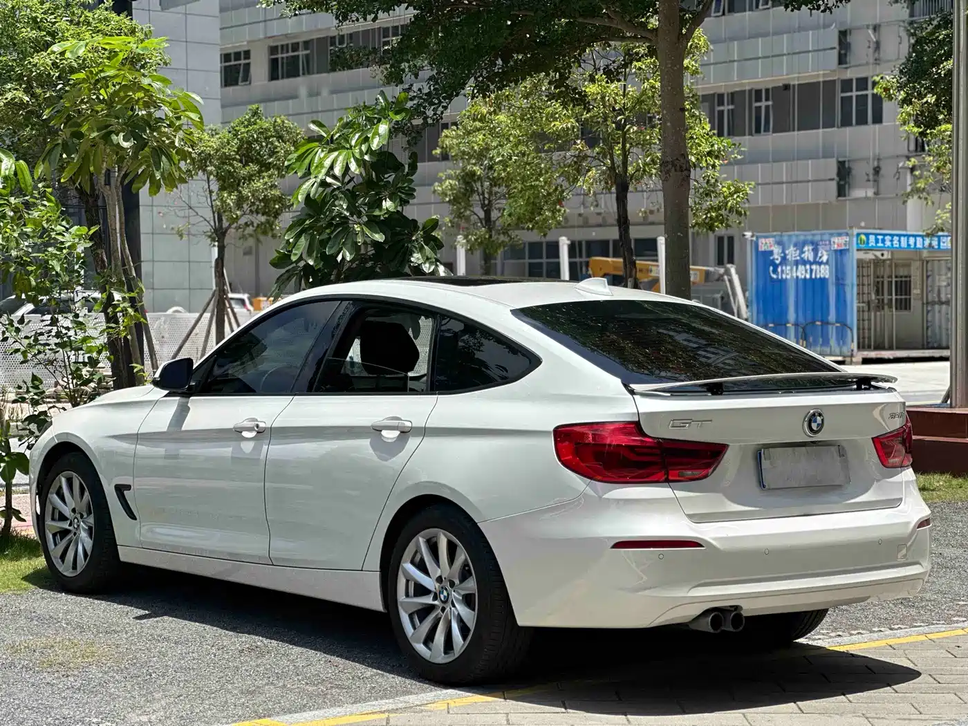 BMW 3 Series GT 2018 320i Fashion фото 11