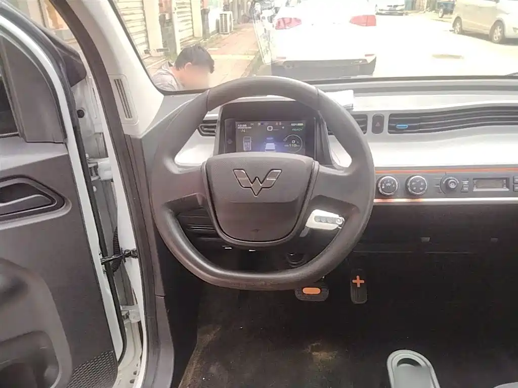 Photo 7 - Wuling Motors Hongguang MINIEV