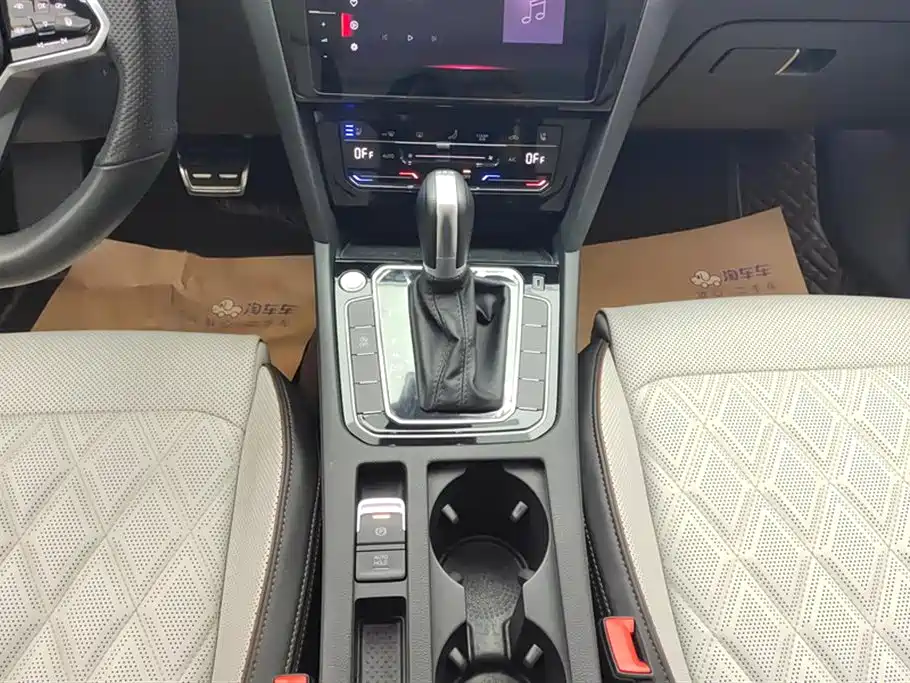 Volkswagen Magotan 2023 Model 2 Million Commemorative Edition 330TSI DSG Luxury фото 16