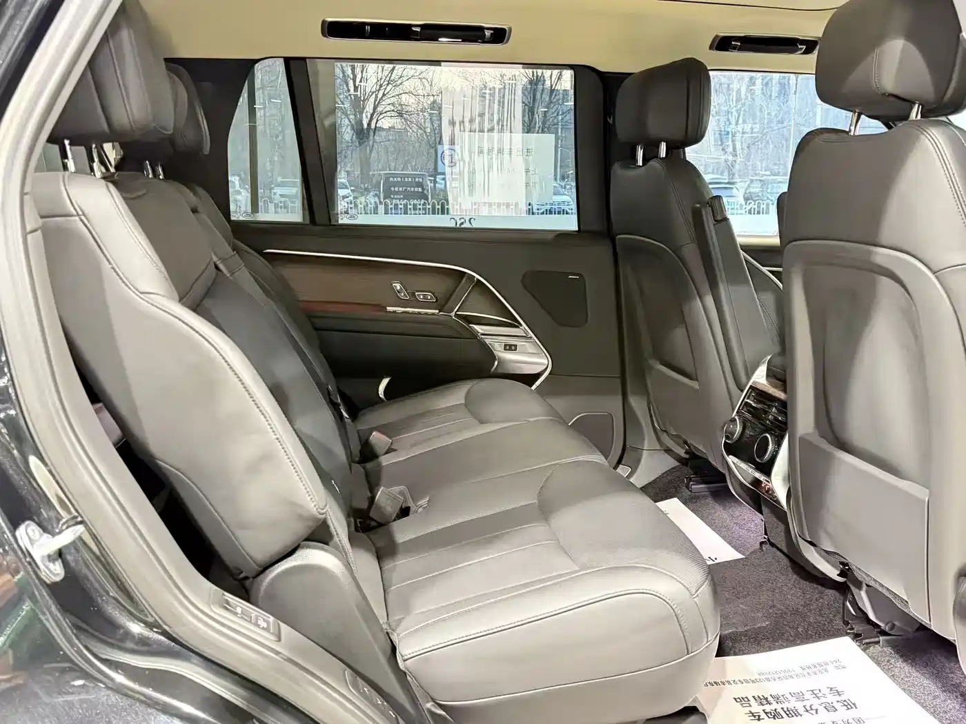 Land Rover Range Rover 2023 3.0 L6 400PS Golden Age 7-Seater Long Wheelbase фото 14
