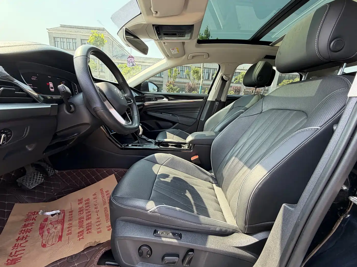 Volkswagen Passat 2022 330TSI Starlight Luxury Edition фото 4
