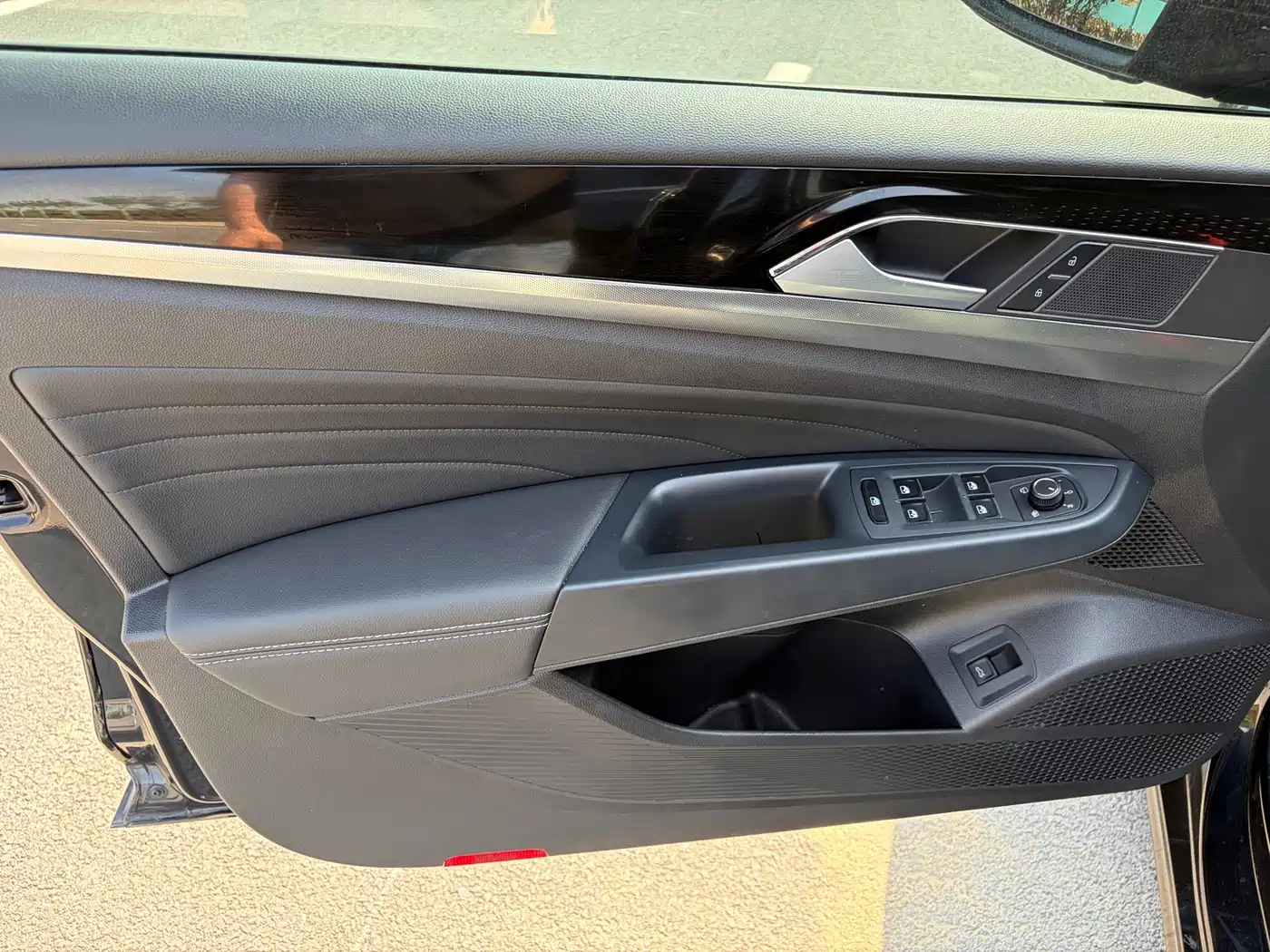Volkswagen Passat 2022 330TSI Starlight Luxury Edition фото 13