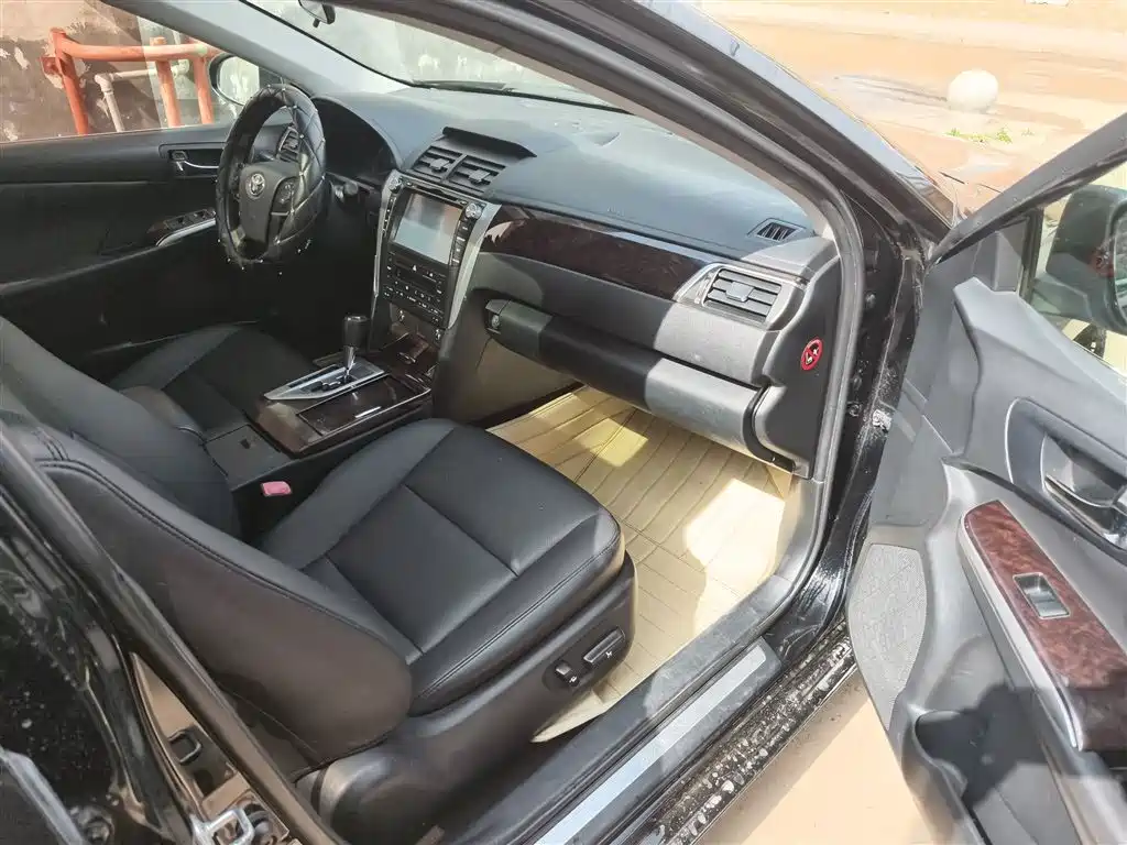Toyota Camry 2015 2.5G Luxury Navigation Edition фото 8