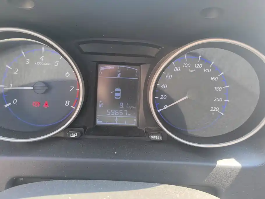 Dongfeng Fengxing Jingyi X5 2017 2016 1.6L Manual Luxury