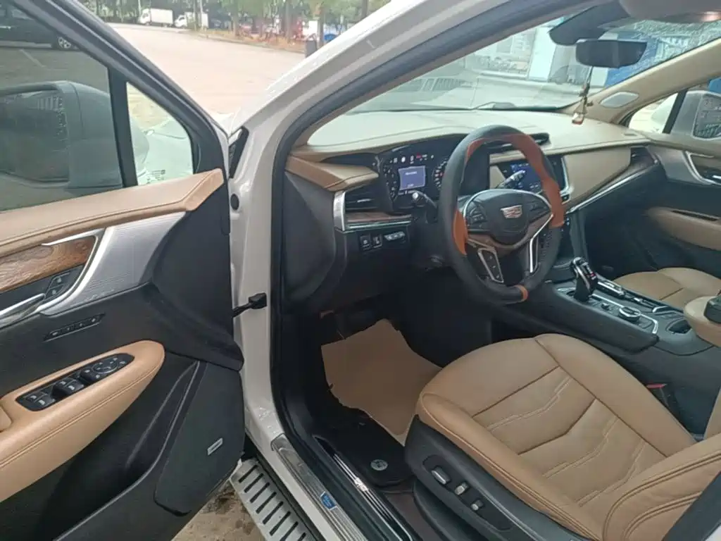 Фото 16 - Cadillac XT5