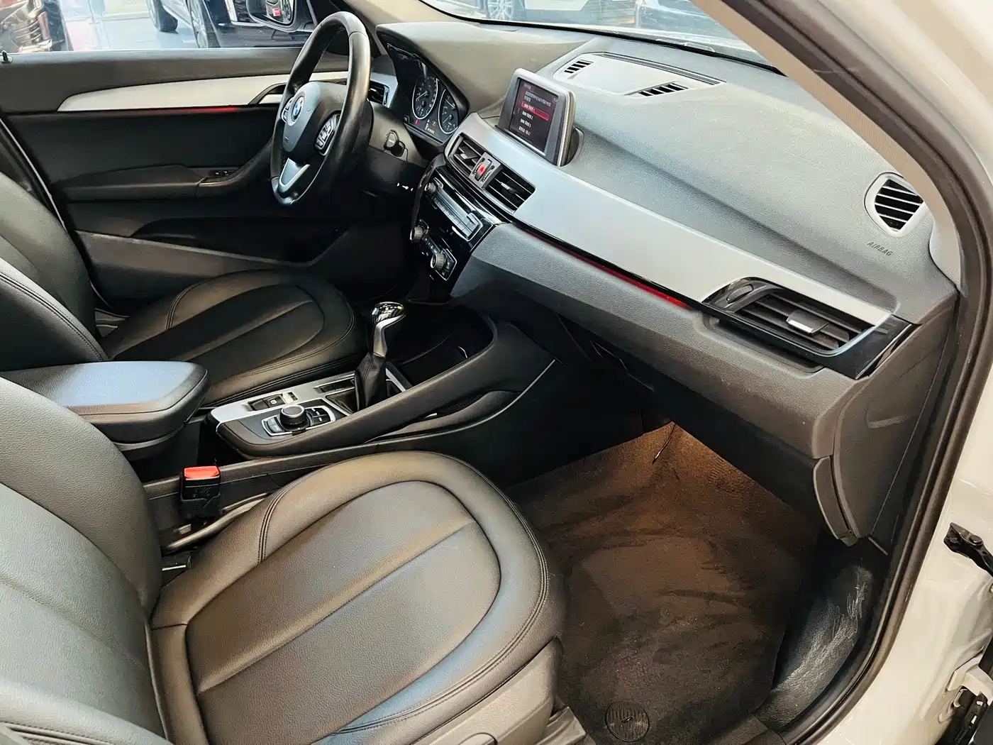 BMW X1 2018 sDrive20Li Leading Model фото 13