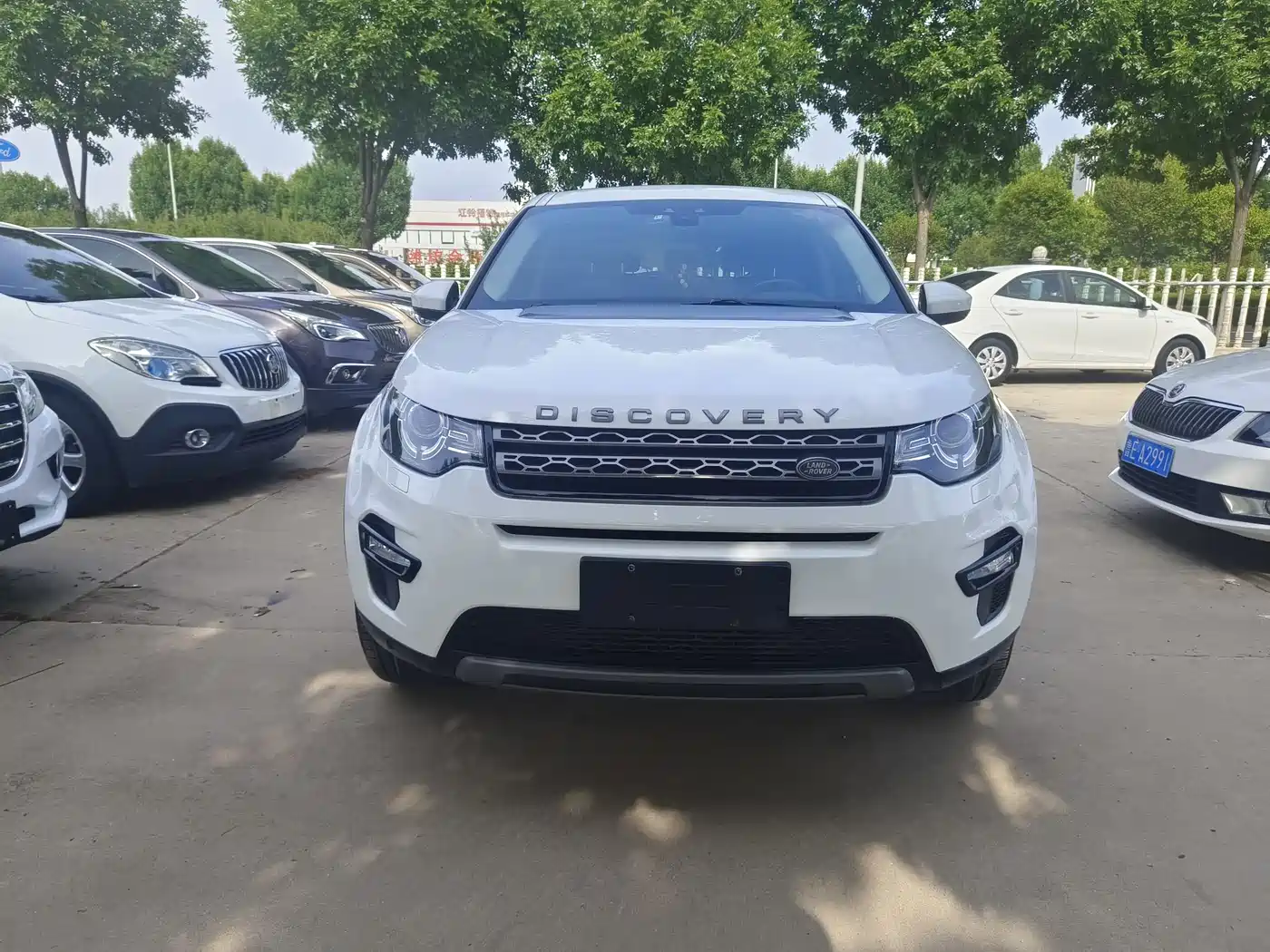 Land Rover Discovery Sport 2017 2.0T SE фото 2